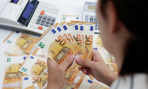 Lương 100.000 euro/năm, người lao động châu Âu thực lĩnh bao nhiêu sau khi đóng thuế?