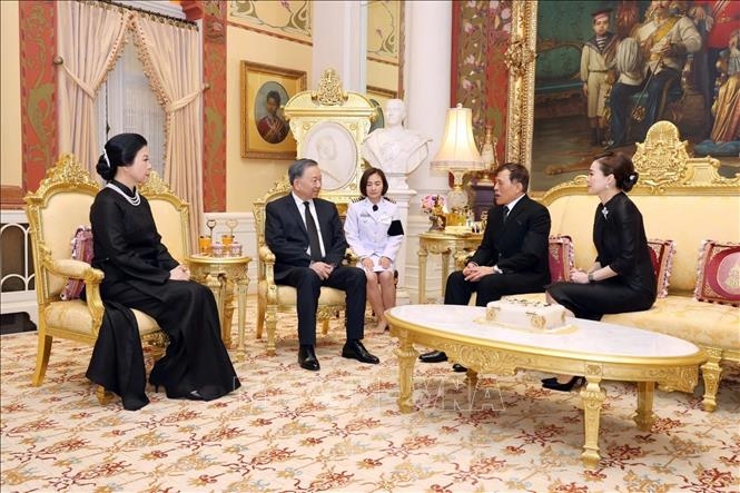 Tổng Bí thư, Chủ tịch nước Tô Lâm và Phu nhân hội kiến Nhà Vua Thái Lan Maha Vajiralongkorn và Hoàng hậu. Ảnh: TTXVN