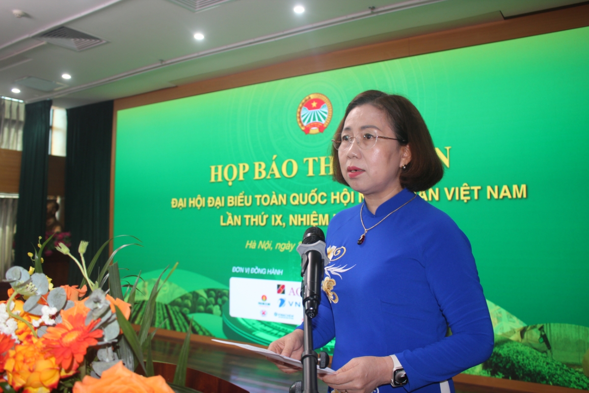 Bà Bùi Thị Thơm: 