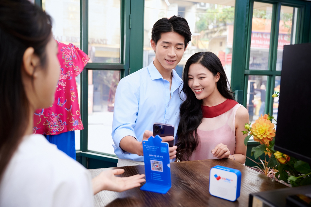 Bộ giải pháp Thanh toán và Nộp thuế số hỗ trợ hộ kinh doanh, doanh nghiệp đa dạng hình thức thanh toán và cập nhật doanh thu tự động giúp kê khai thuế chính xác.