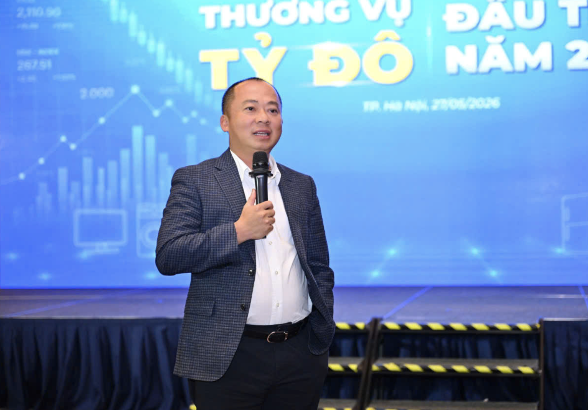 Ông Đoàn Văn Hiểu Em, Tổng Giám đốc Điện Máy Xanh chia sẻ tại buổi Roadshow. 