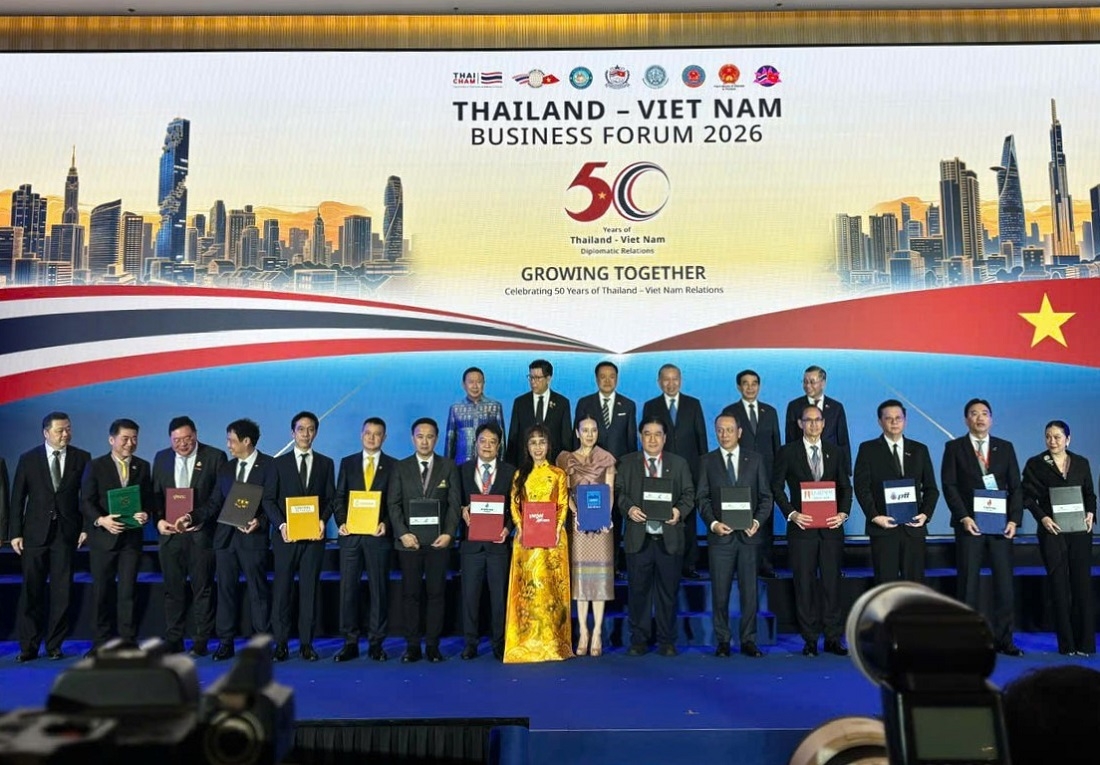 Dưới sự chứng kiến của Tổng Bí thư, Chủ tịch nước Tô Lâm và Thủ tướng Thái Lan AnutinCharnvirakul, doanh nghiệp hai nước ký kết các thỏa thuận hợp tác trên nhiều lĩnh vực. Ảnh: B.Grimm Power.