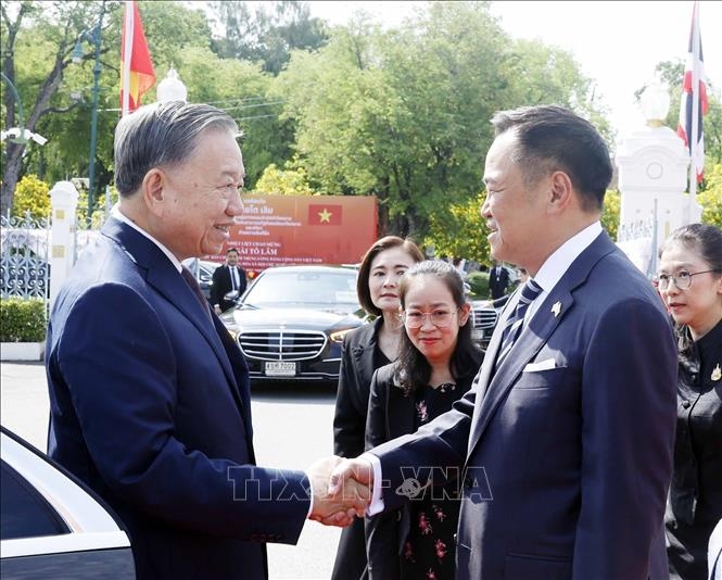 Thủ tướng Thái Lan Anutin Charnvirakul đón Tổng Bí thư, Chủ tịch nước Tô Lâm. Ảnh: TTXVN