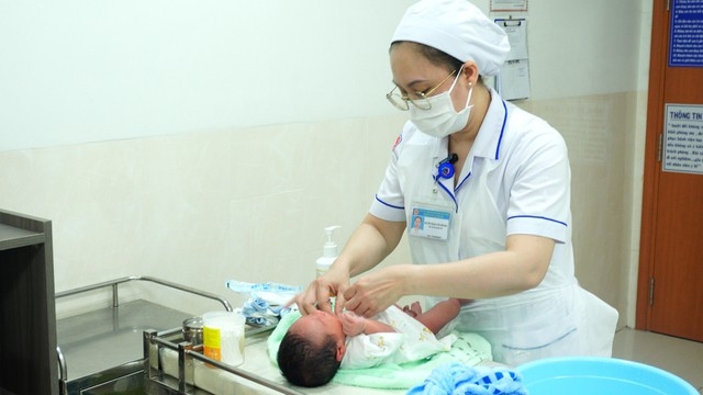 Các cơ sở khám bệnh, chữa bệnh phải thực hiện niêm yết công khai, đầy đủ và rõ ràng giá dịch vụ khám bệnh, chữa bệnh, giá thuốc và thiết bị y tế theo đúng quy định. Ảnh mang tính minh họa