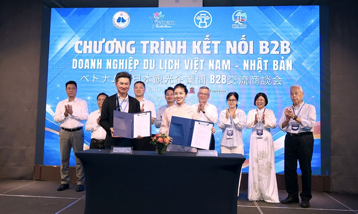 Ký kết hợp tác giữa&nbsp;Hanoi Tourism và các doanh nghiệp Nhật Bản. Ảnh: Cục Du lịch quốc gia Việt Nam.