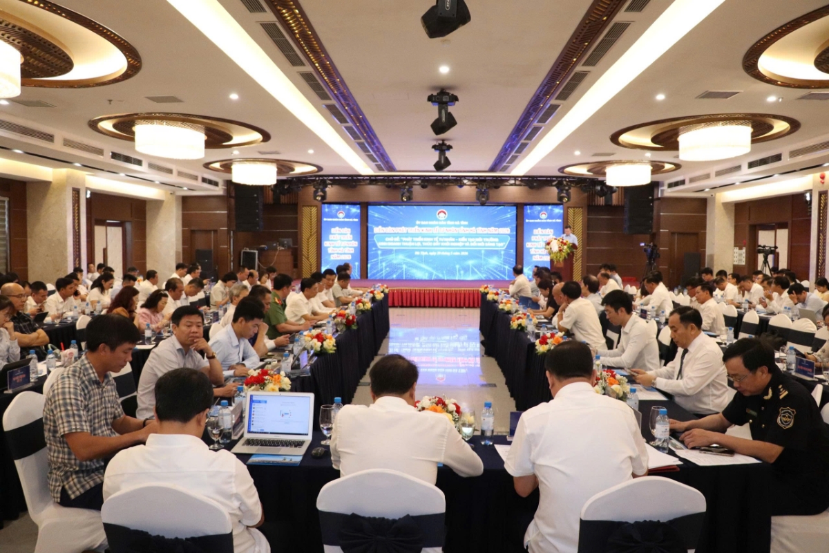 Toàn cảnh Diễn đàn Phát triển kinh tế tư nhân tỉnh Hà Tĩnh năm 2026 do Ủy ban nhân dân tỉnh Hà Tĩnh phối hợp với Trung ương Hội Doanh nhân trẻ Việt Nam tổ chức.