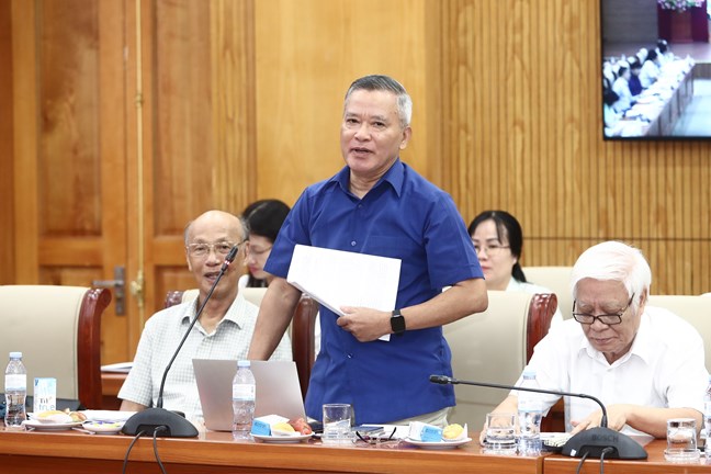 TS Nguyễn Văn Pha, Ủy viên Đoàn Chủ tịch Ủy ban Trung ương Mặt trận Tổ quốc Việt Nam phát biểu tại Hội thảo. Ảnh: Mặt trận.