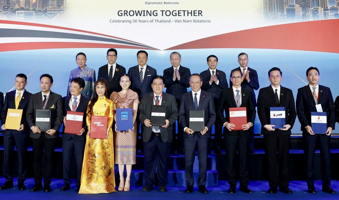 Madam Pang  Tiến sĩ Nguyễn Thị Phương Thảo sẽ cùng nhau thúc đẩy các hoạt động thể thao, văn hoá và phát triển cộng đồng. Ảnh: Vietjet.