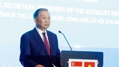 Technology set to become key pillar in Vietnam-Singapore cooperation: Top leader
