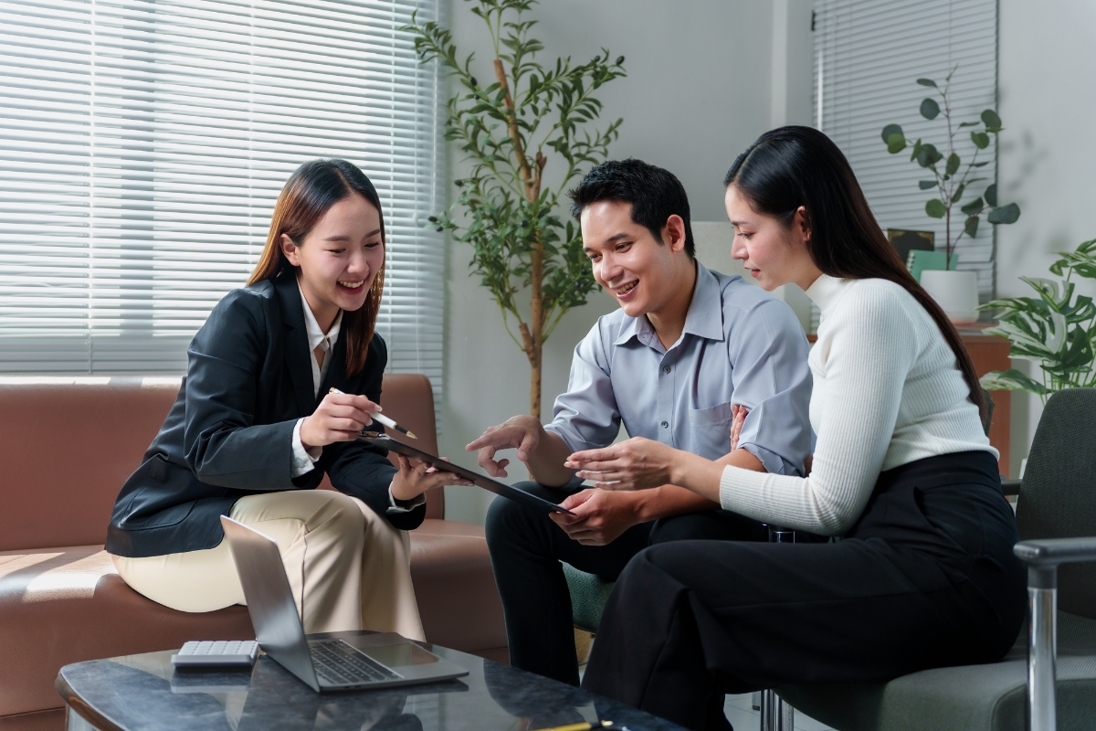 Dù có kinh nghiệm, “người mới” vẫn phải được đào tạo bài bản về bảo hiểm để nâng cao chất lượng tư vấn. Ảnh: Manulife.
