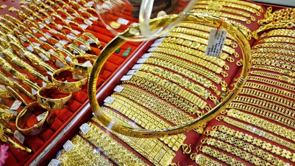 Người mua vàng miếng và vàng nhẫn “vuột mất” 10,6 triệu đồng/lượng trong 1 tháng