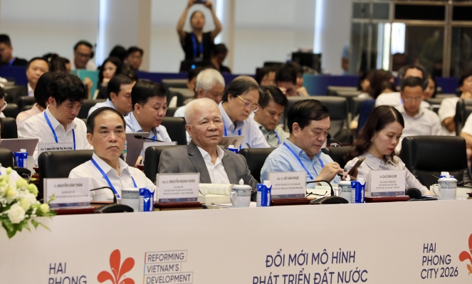 Chuyển đổi toàn diện phương thức phát triển quốc gia, tạo động lực tăng trưởng mới