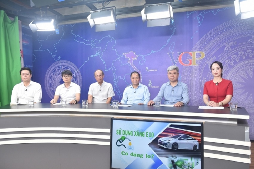 Các chuyên gia tham gia toạ đàm.