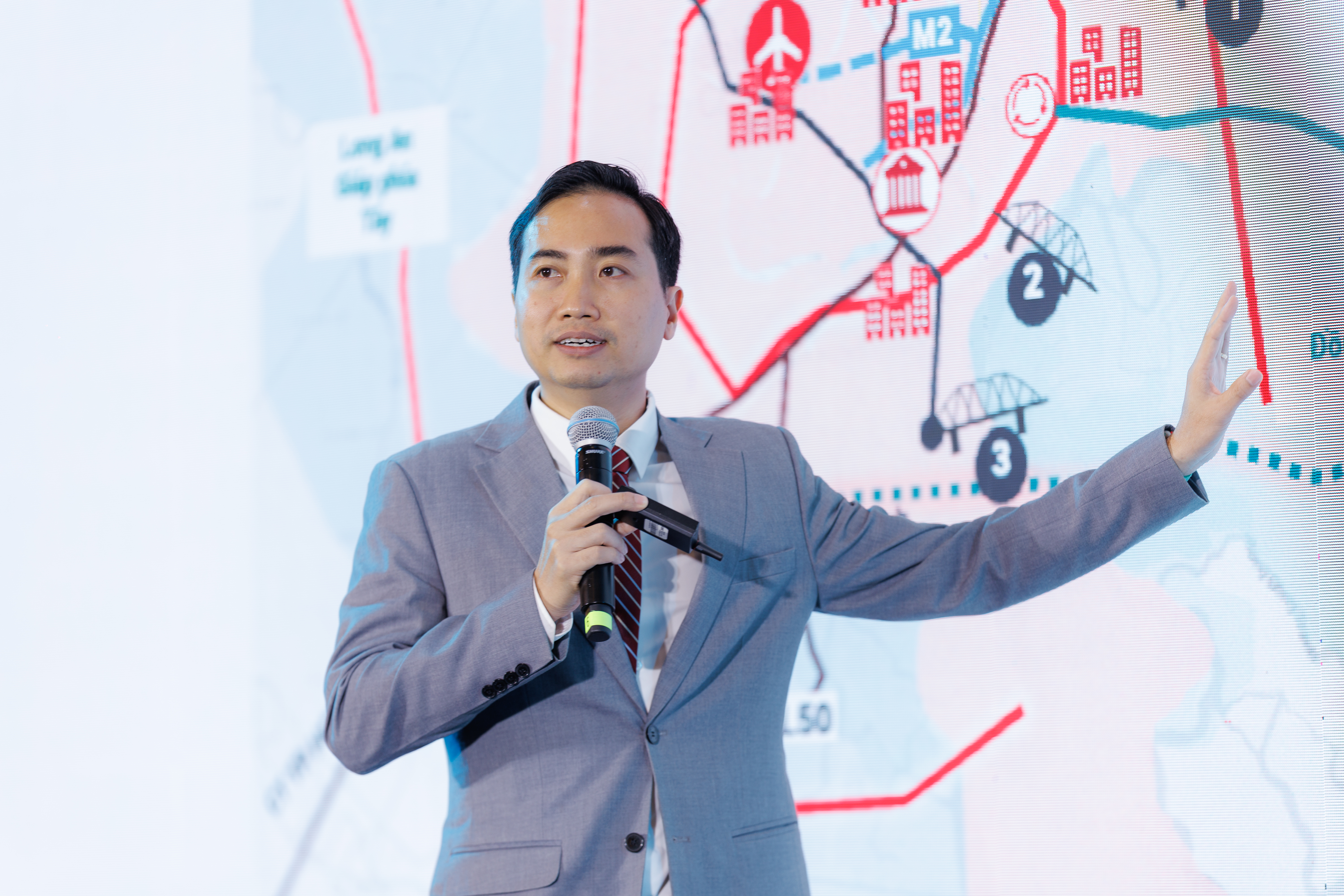 Ông Đinh Minh Tuấn, Giám đốc khu vực miền Nam batdongsan.com.vn, chia sẻ những động lực tăng trưởng mới của Thành phố Đồng Nai từ góc độ hạ tầng, kinh tế và quy hoạch đô thị. Ảnh: Nam Long Land.