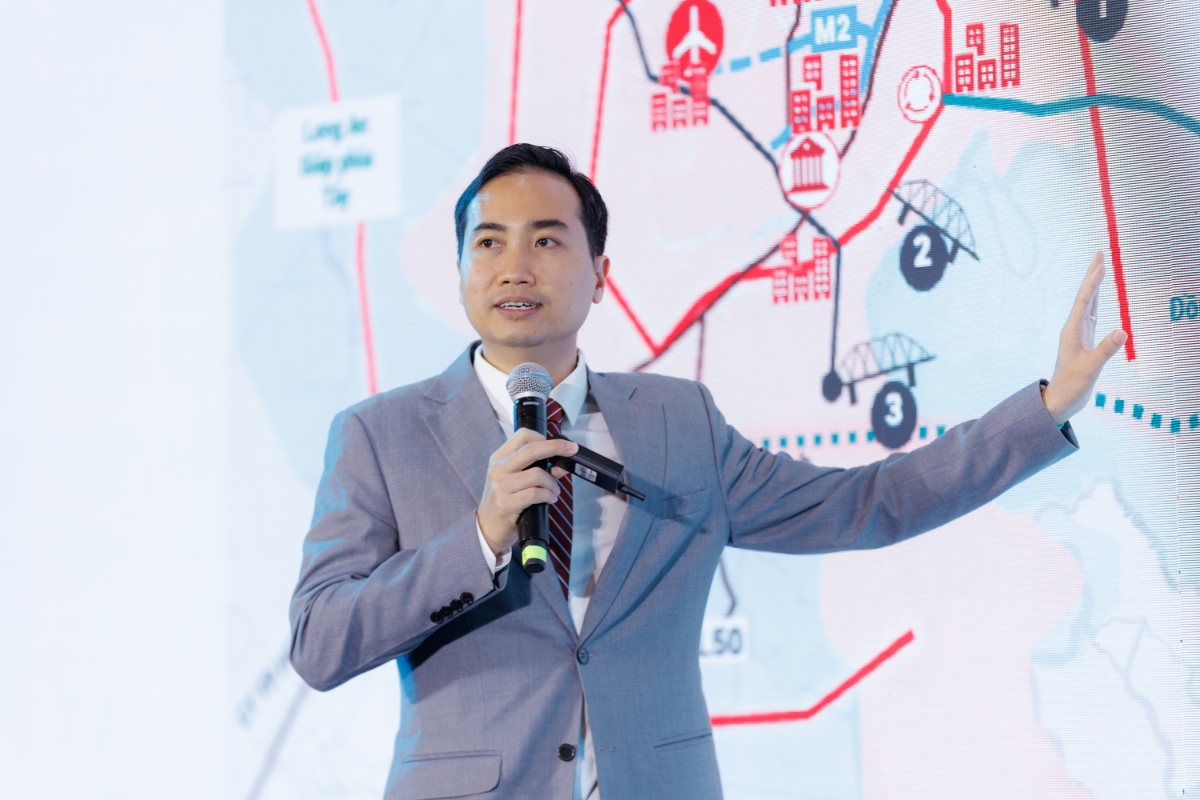 Ông Đinh Minh Tuấn, Giám đốc khu vực miền Nam batdongsan.com.vn, chia sẻ những động lực tăng trưởng mới của Thành phố Đồng Nai từ góc độ hạ tầng, kinh tế và quy hoạch đô thị. Ảnh:&nbsp;Nam Long Land.