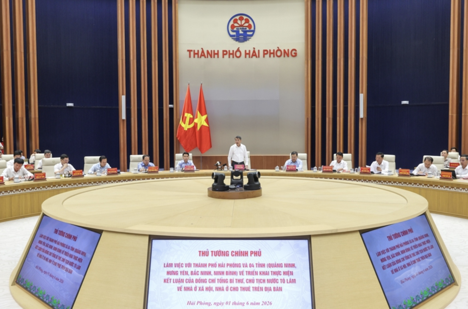 Thủ tướng Lê Minh Hưng chủ trì cuộc làm việc với lãnh đạo thành phố Hải Phòng và các tỉnh: Quảng Ninh, Bắc Ninh, Ninh Bình, Hưng Yên - Ảnh: VGP/Nhật Bắc