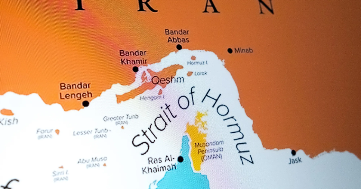 Xuất khẩu dầu qua eo biển Hormuz có thể sẽ không hồi...