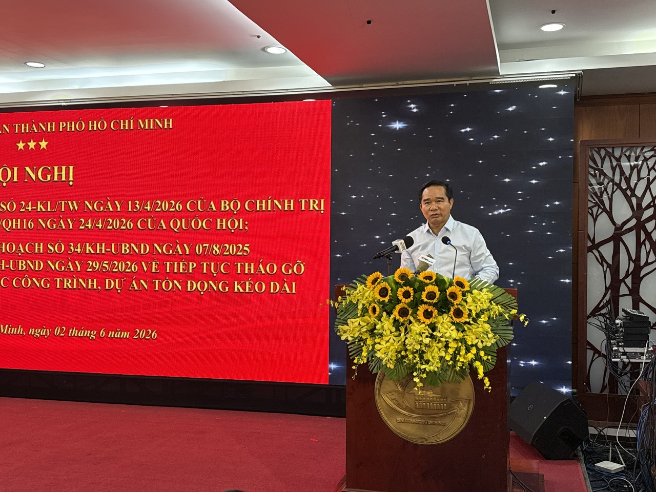 Chủ tịch UBND TP. Hồ Chí Minh Nguyễn Văn Được chủ trì và phát biểu chỉ đạo tại hội nghị, sáng 2/6.