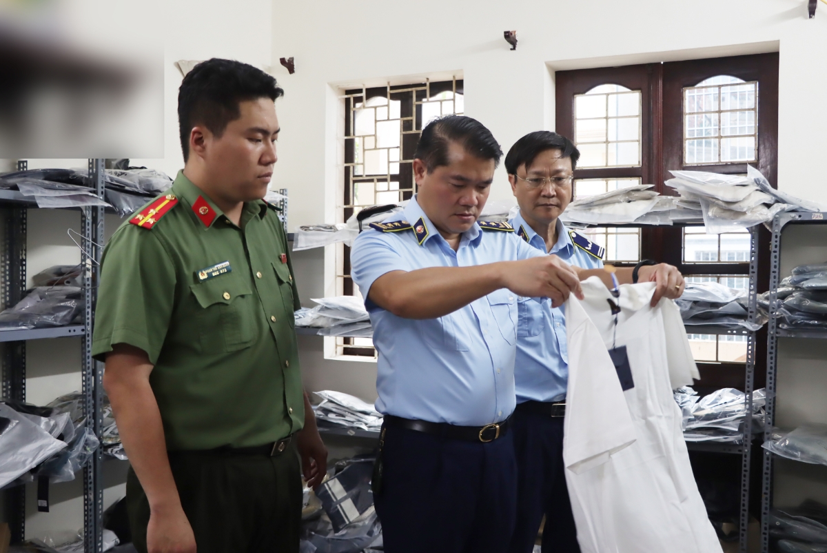 Nhiều vụ việc quy mô lớn liên tiếp được phát hiện tại các địa phương. Ảnh:&nbsp;Cục Quản lý và Phát triển thị trường trong nước.