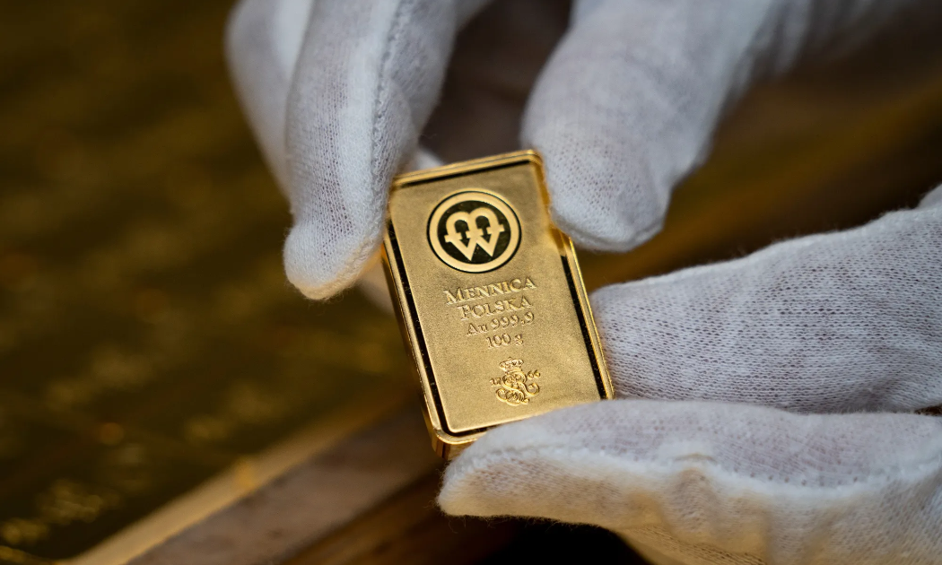 Giá vàng giảm mạnh khi căng thẳng Mỹ - Iran leo thang, SPDR Gold Trust bán ròng