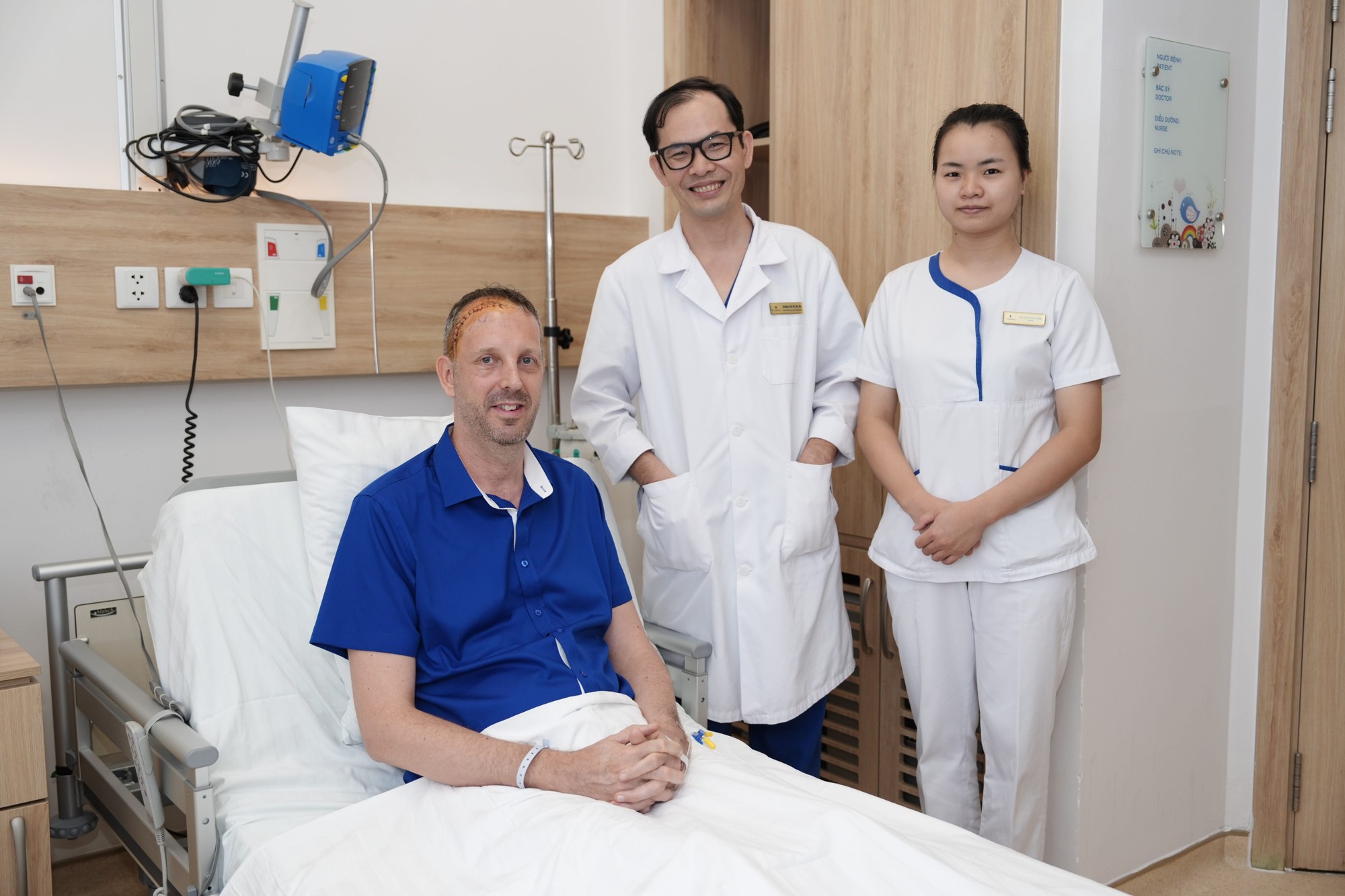 Một bệnh viện tại TP.HCM phẫu thuật thành công cho bệnh nhân người nước ngoài mắc dị dạng mạch não hiếm gặp.
