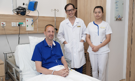 Một bệnh viện tại TP.HCM phẫu thuật thành công cho bệnh nhân người nước ngoài mắc dị dạng mạch não hiếm gặp.