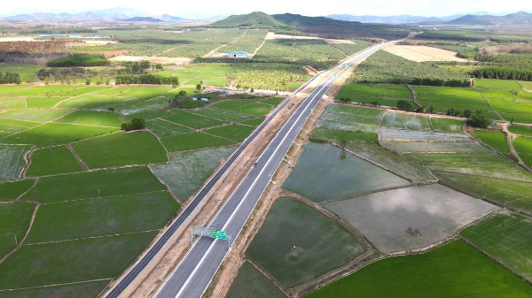 Đẩy nhanh tiến độ hoàn thành cao tốc Khánh Hòa-Buôn Ma Thuột trước ngày 2/9