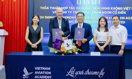 Đại diện lãnh đạo hai bên tại buổi ký kết.