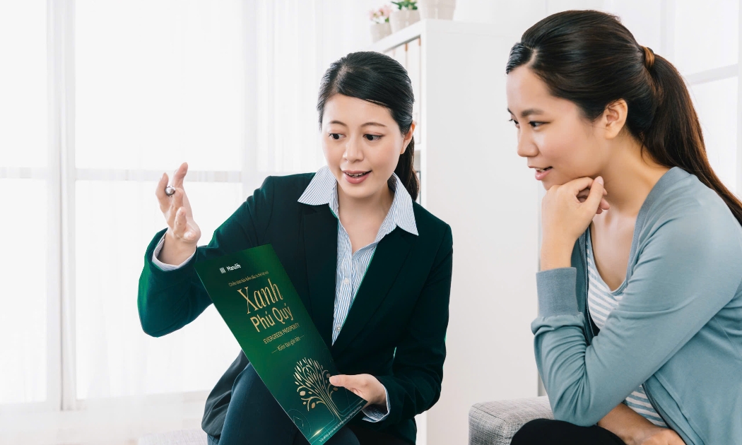 Nhiều tư vấn viên giàu kinh nghiệm ở các ngành như bất động sản, ngân hàng… đang chủ động mở rộng phát triển sự nghiệp ở lĩnh vực bảo hiểm. Ảnh: Manulife.