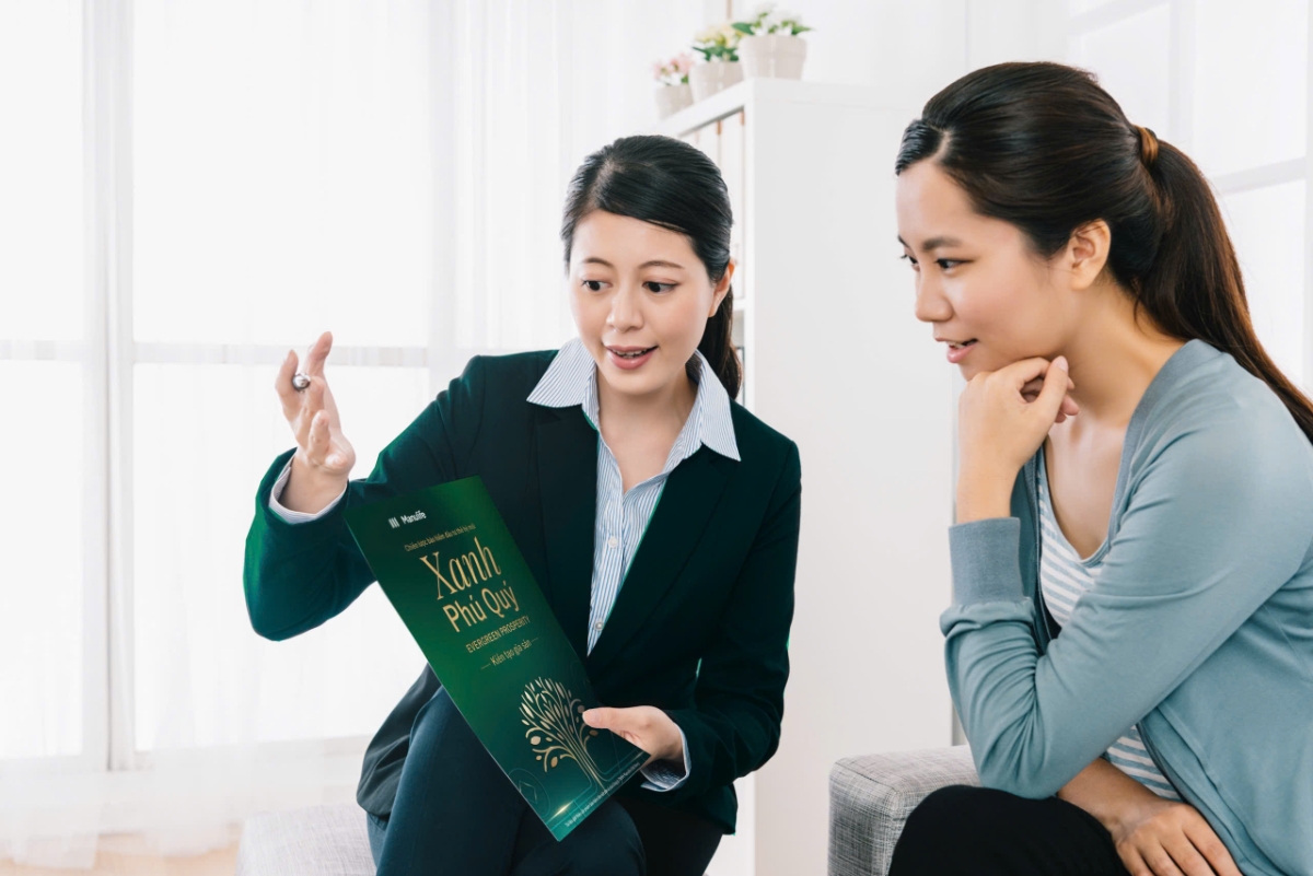 Nhiều tư vấn viên giàu kinh nghiệm ở các ngành như bất động sản, ngân hàng… đang chủ động mở rộng phát triển sự nghiệp ở lĩnh vực bảo hiểm. Ảnh: Manulife.