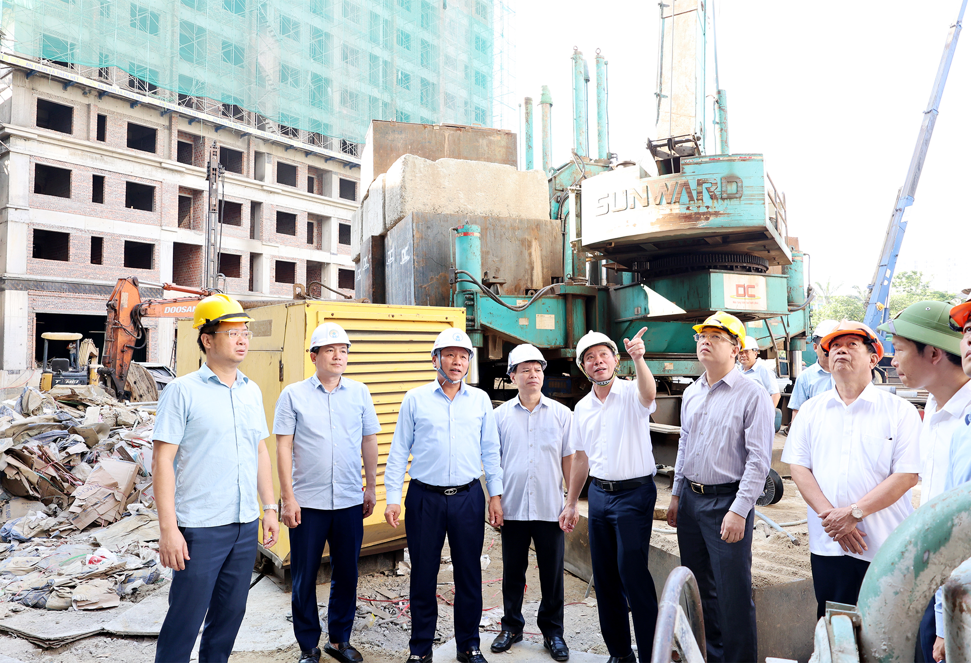 Lãnh đạo UBND tỉnh Nghệ An kiểm tra hiện trường thực hiện dự án Dự án cải tạo, xây dựng lại Khu C Quang Trung