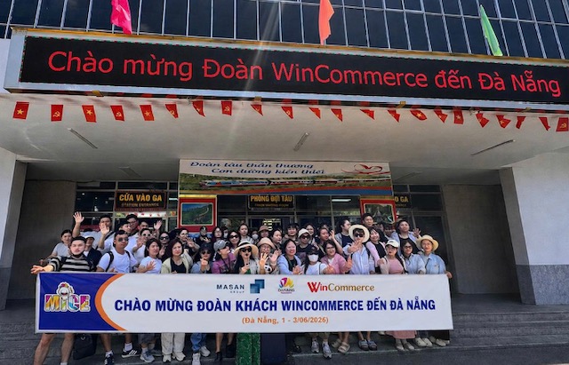 Chi nhánh vận tải đường sắt Đà Nẵng hỗ trợ công tác đón, tiễn đoàn khách tại Ga Đà Nẵng. Ảnh Sở VHTT&DL Đà Nẵng cung cấp.