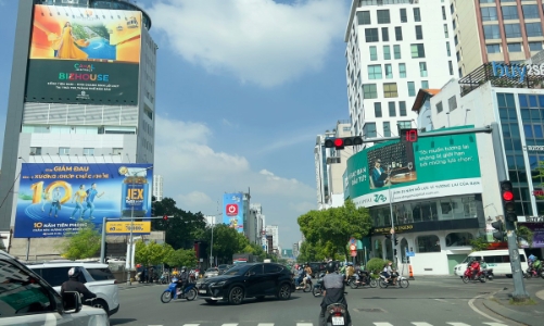 TP.Hồ Chí Minh tăng cường quản lý các công trình biển quảng cáo