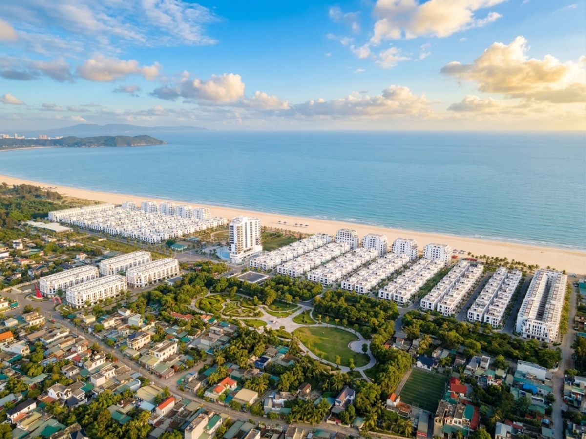 Mỗi dự án được Văn Phú chú trọng từ quy hoạch, thiết kế dựa trên nghiên cứu về môi trường và tập quán sinh sống của từng địa phương. (Ảnh: Tổ hợp nghỉ dưỡng mặt tiền biển quốc tế Vlasta – Sầm Sơn).