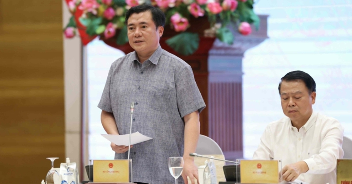 Bộ C&ocirc;ng Thương kiểm so&aacute;t xăng E10 từ pha trộn đến...