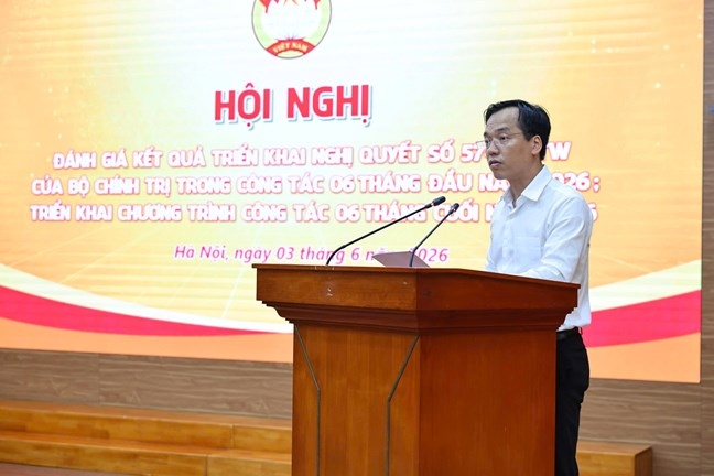 Ông Nguyễn Bình Minh - Ủy viên Đoàn Chủ tịch, Chánh Văn phòng Cơ quan Ủy ban Trung ương Mặt trận Tổ quốc Việt Nam báo cáo tại hội nghị.&nbsp;Ảnh: Mặt trận.