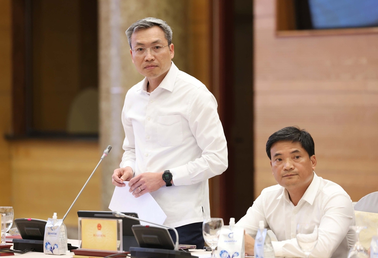 Thiếu tướng Nguyễn Quốc Toản, Chánh Văn phòng Bộ Công an, thông tin về công tác đấu tranh với tình trạng sử dụng AI và công nghệ Deepfake để lừa đảo - Ảnh: VGP/QP