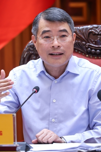 PM urges development of flagship products for IFC