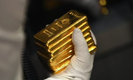 Giá vàng chật vật quanh mốc 4.500 USD/oz, SPDR Gold Trust tiếp tục bán ròng