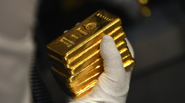 Giá vàng chật vật quanh mốc 4.500 USD/oz, SPDR Gold Trust tiếp tục bán ròng
