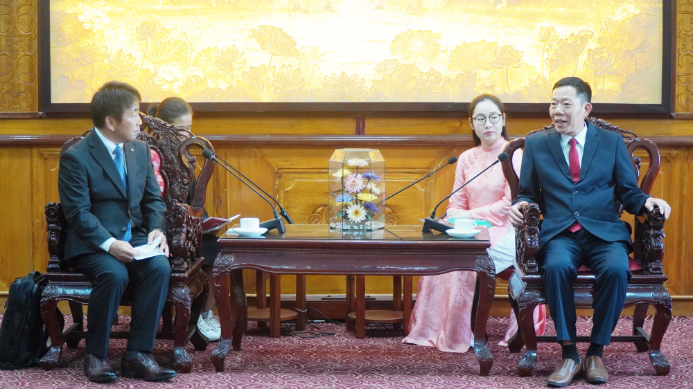 Phó Chủ tịch UBND thành phố Huế Hà Văn Tuấn đã có buổi tiếp xã giao ông Hiroshi OMURA, Giám đốc Sở Môi trường thành phố Shizuoka và Đoàn công tác thành phố Shizuoka (Nhật Bản)