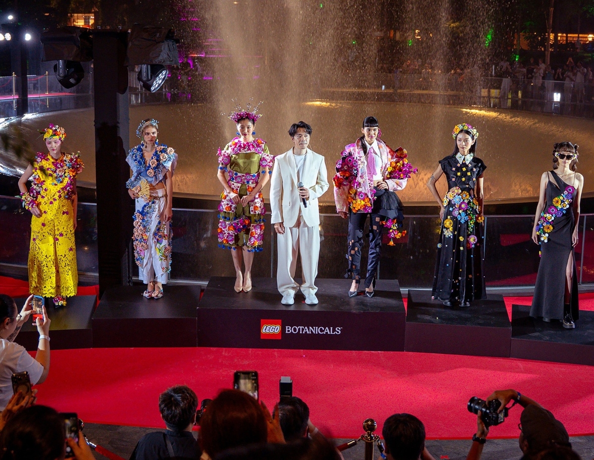 Thương hiệu KHAAR tại chương trình LEGO Botanicals Fashion Show 2026.