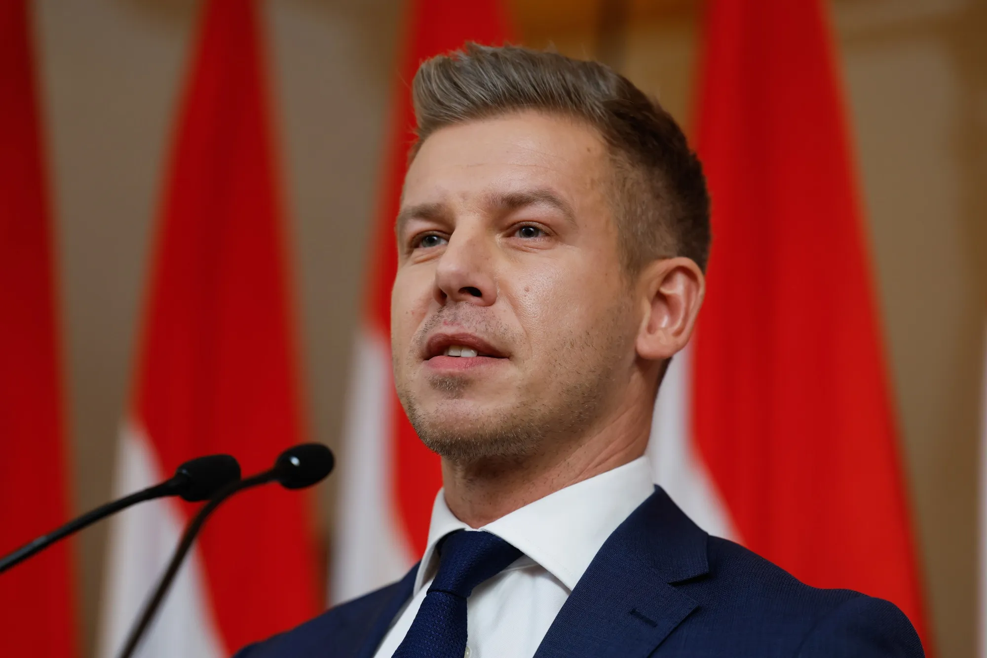 Thủ tướng mới của Hungary, ông Peter Magyar - Ảnh: Bloomberg.