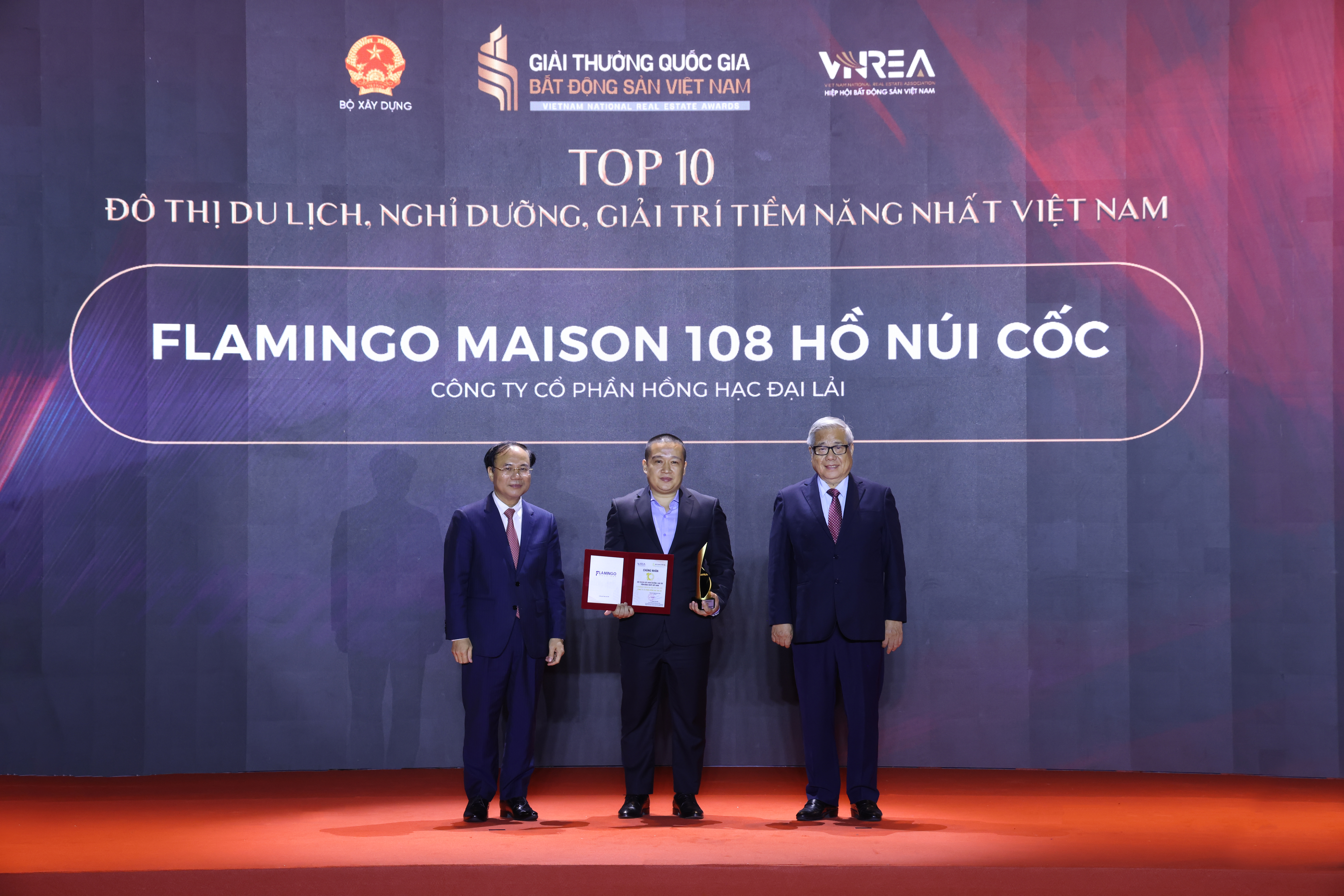 Ông Nguyễn Thiện Nam, Phó Tổng giám đốc Tập đoàn Flamingo, tại Lễ trao Giải thưởng Quốc gia Bất động sản Việt Nam lần thứ 2. Ảnh: Flamingo.