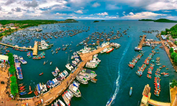 Chuyển từ phát triển kinh tế ven biển sang phát triển quốc gia hướng biển