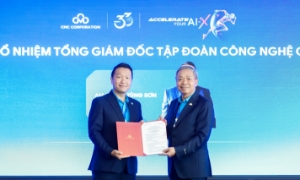 Chủ tịch CMC trao quyết định bổ nhiệm Tổng giám đốc Tập đoàn cho ông Đặng Tùng Sơn