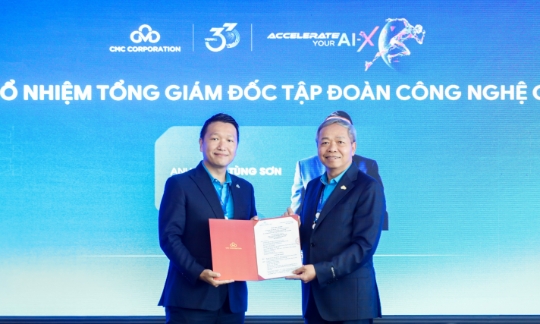 Chủ tịch CMC trao quyết định bổ nhiệm Tổng giám đốc Tập đoàn cho ông Đặng Tùng Sơn