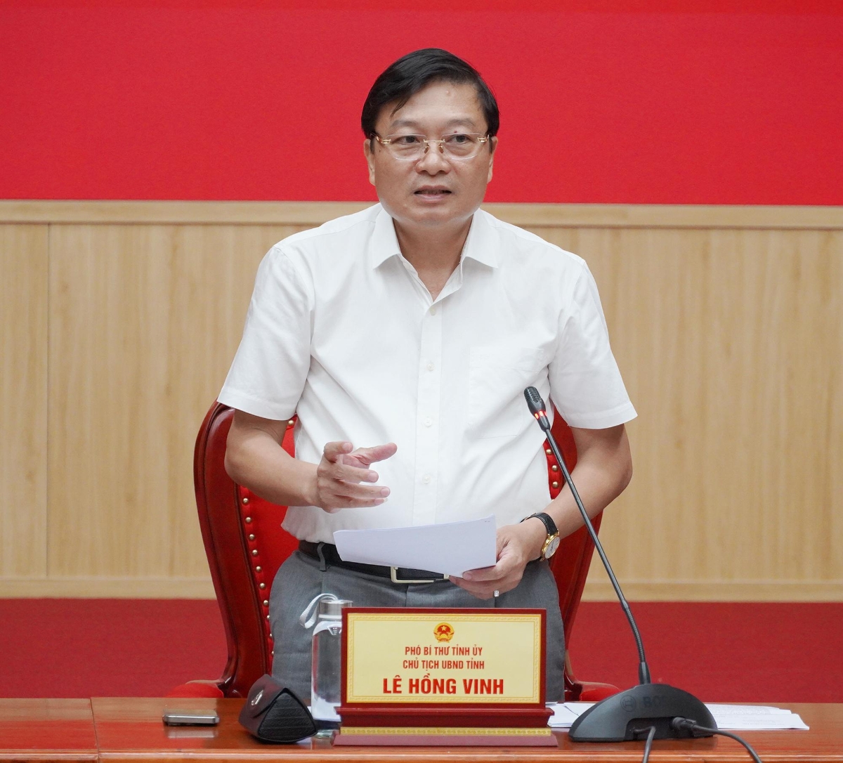 Chủ tịch UBND tỉnh Quảng Trị Lê Hồng Vinh yêu cầu&nbsp;bám sát kịch bản tăng trưởng,&nbsp;phấn đấu hoàn thành ở mức cao nhất mục tiêu phát triển kinh tế - xã hội năm 2026