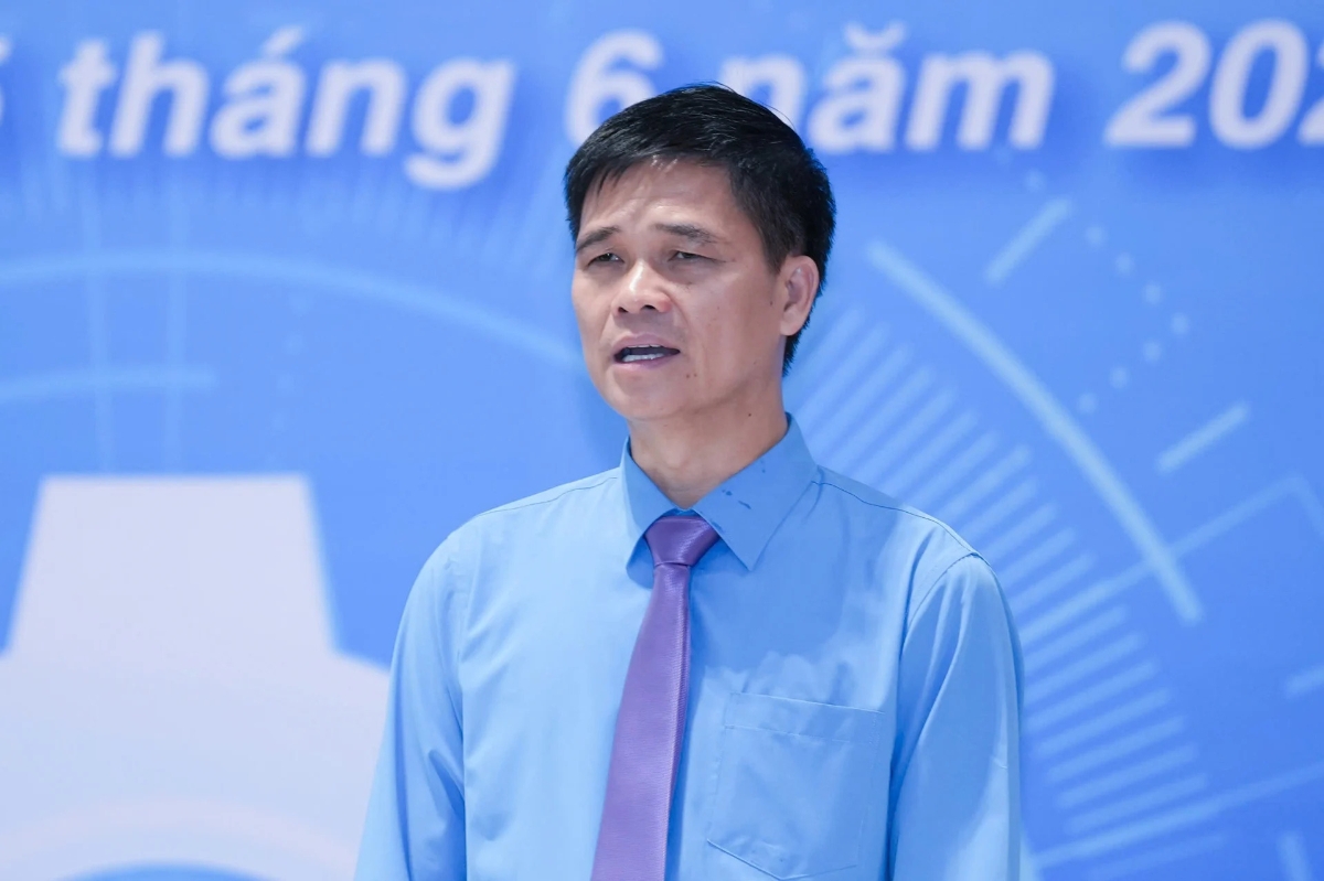 Phó Chủ tịch Tổng Liên đoàn Lao động Việt Nam Ngọ Duy Hiểu, thông tin về đề xuất tăng thêm ngày nghỉ lễ. Ảnh: Hữu Chánh.