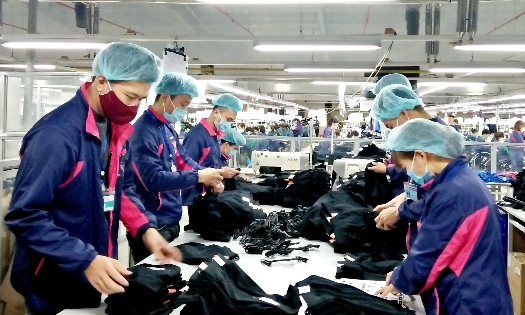 Người lao động mong muốn đảm bảo mức lương đủ sống. Ảnh minh họa: T.H.